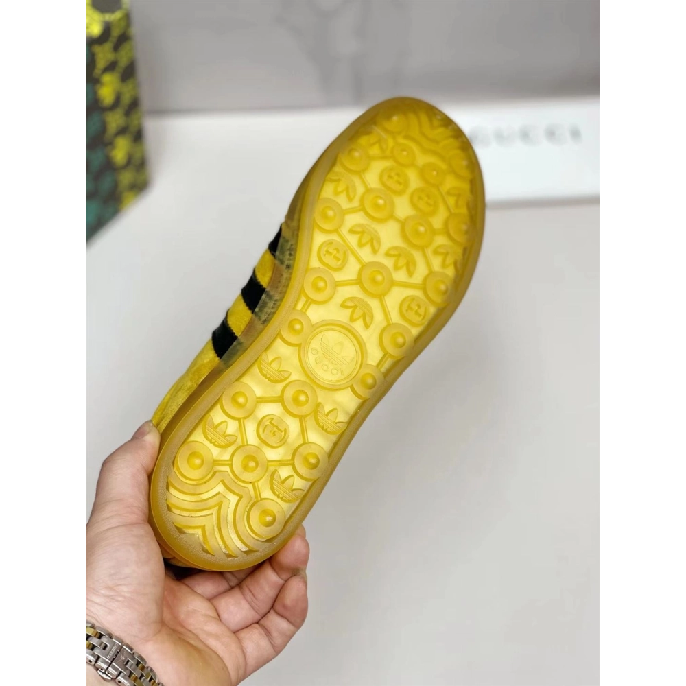 FashionStatement,GUCCI,IconicStyle,ItalianCraftsmanship,LuxuryFootwear,SNEAKER