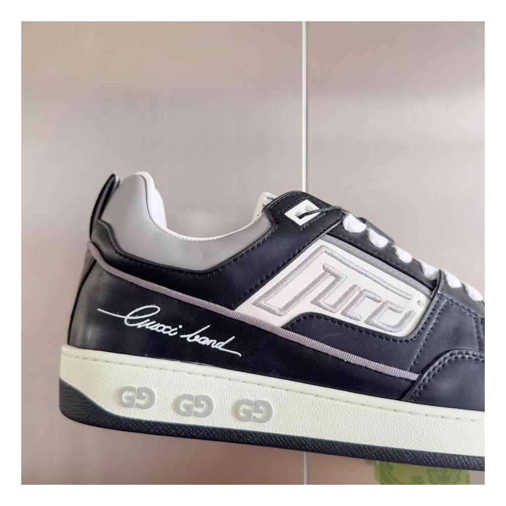 FashionStatement,GUCCI,IconicStyle,ItalianCraftsmanship,LuxuryFootwear,SNEAKER