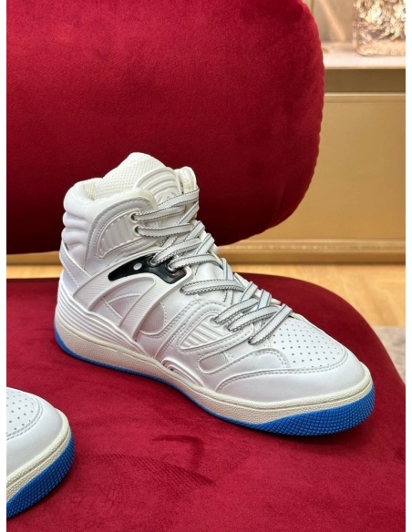 FashionStatement,GUCCI,IconicStyle,ItalianCraftsmanship,LuxuryFootwear,SNEAKER