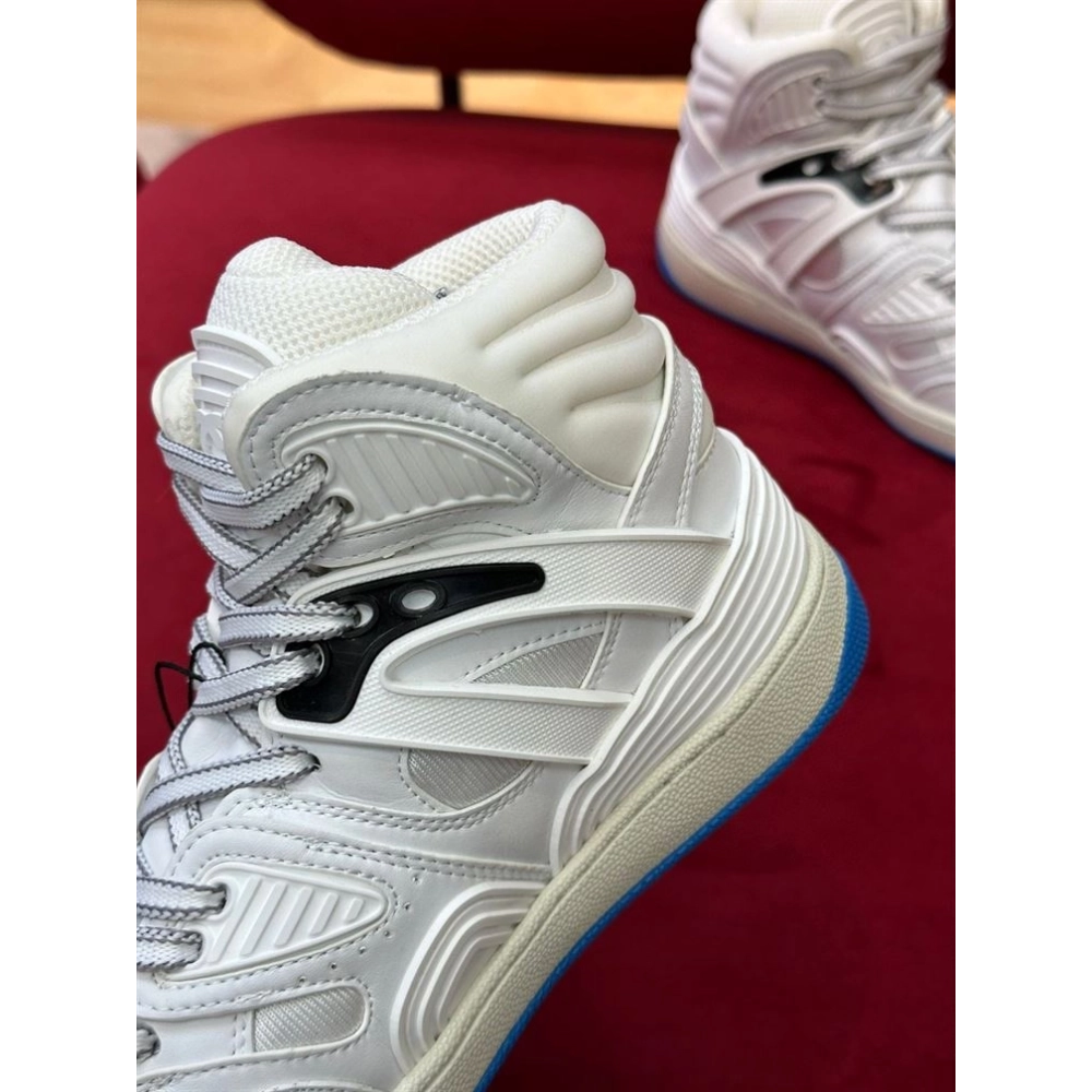 FashionStatement,GUCCI,IconicStyle,ItalianCraftsmanship,LuxuryFootwear,SNEAKER