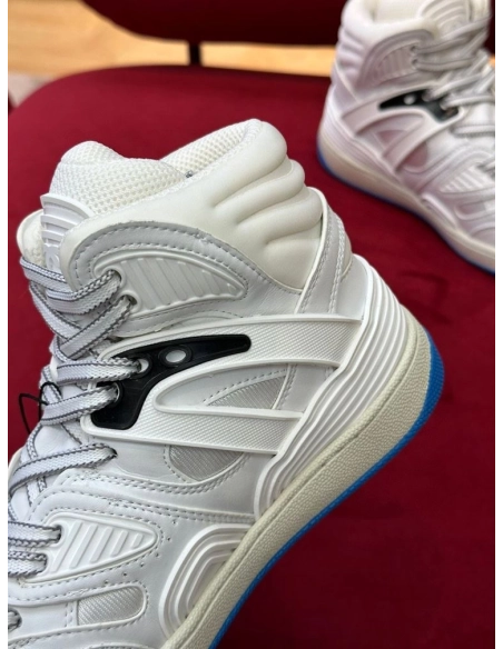 FashionStatement,GUCCI,IconicStyle,ItalianCraftsmanship,LuxuryFootwear,SNEAKER