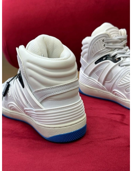 FashionStatement,GUCCI,IconicStyle,ItalianCraftsmanship,LuxuryFootwear,SNEAKER