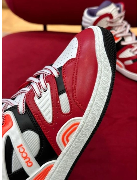 FashionStatement,GUCCI,IconicStyle,ItalianCraftsmanship,LuxuryFootwear,SNEAKER