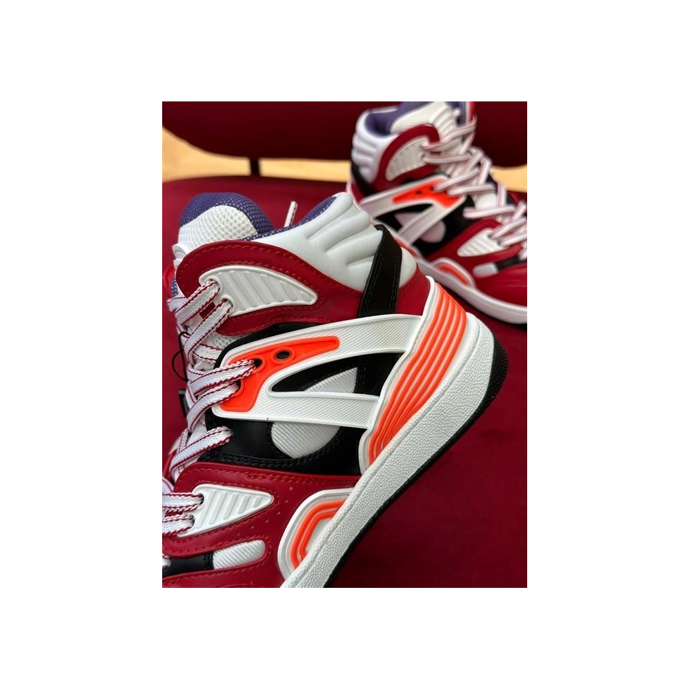 FashionStatement,GUCCI,IconicStyle,ItalianCraftsmanship,LuxuryFootwear,SNEAKER