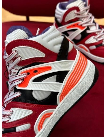 FashionStatement,GUCCI,IconicStyle,ItalianCraftsmanship,LuxuryFootwear,SNEAKER