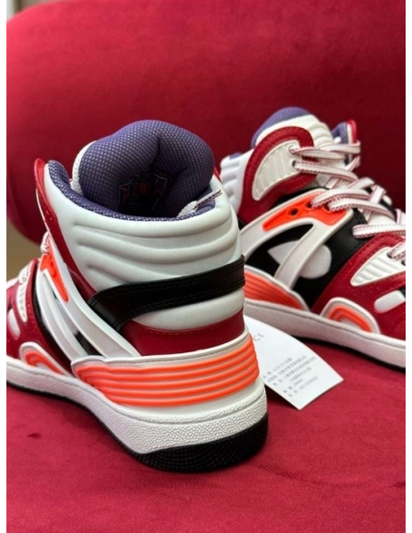 FashionStatement,GUCCI,IconicStyle,ItalianCraftsmanship,LuxuryFootwear,SNEAKER