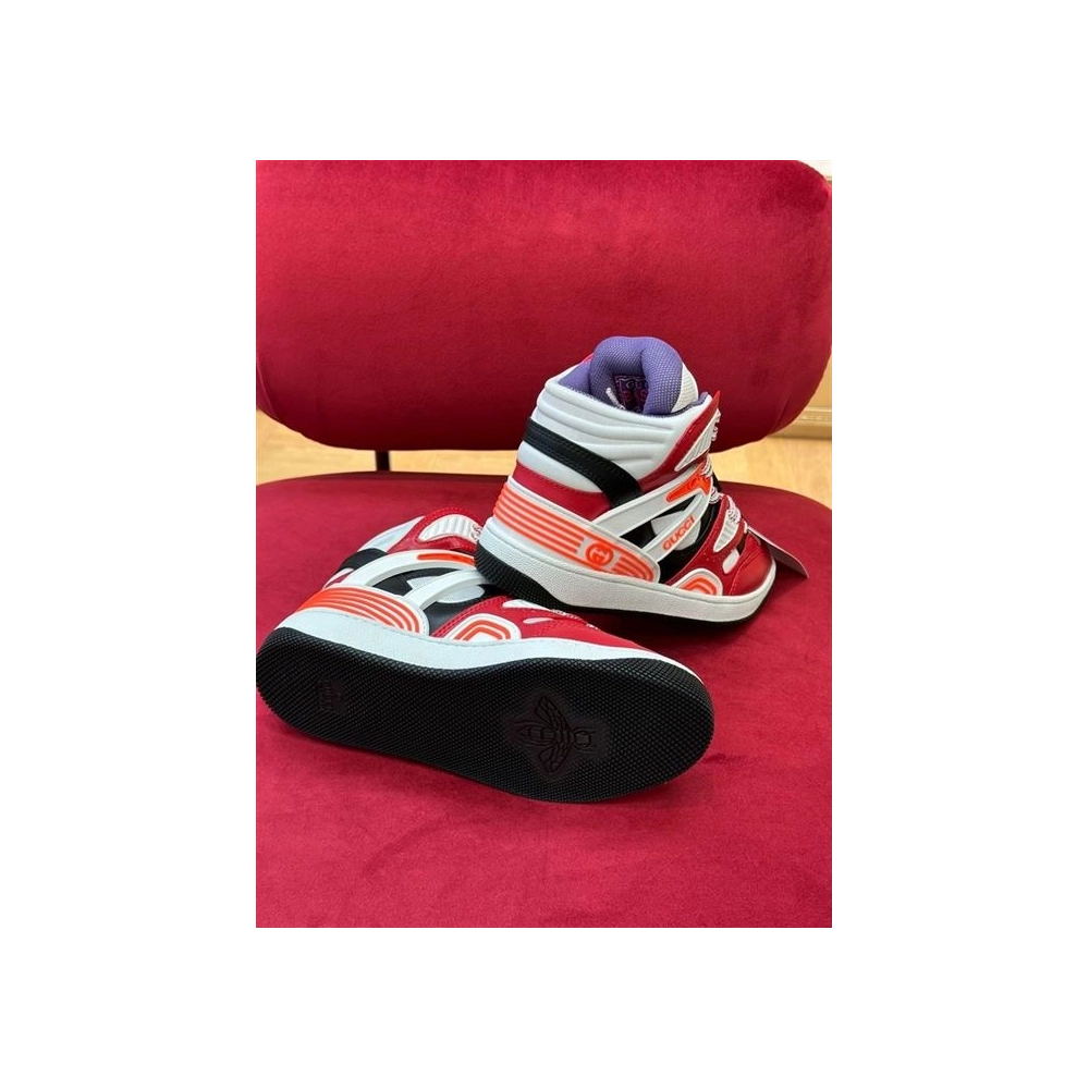 FashionStatement,GUCCI,IconicStyle,ItalianCraftsmanship,LuxuryFootwear,SNEAKER