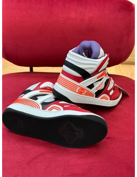 FashionStatement,GUCCI,IconicStyle,ItalianCraftsmanship,LuxuryFootwear,SNEAKER