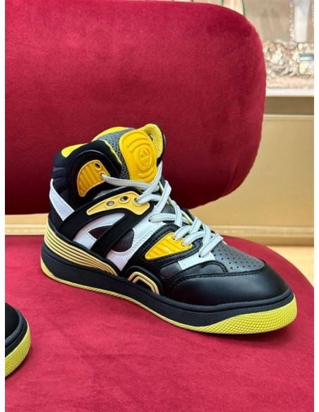 FashionStatement,GUCCI,IconicStyle,ItalianCraftsmanship,LuxuryFootwear,SNEAKER