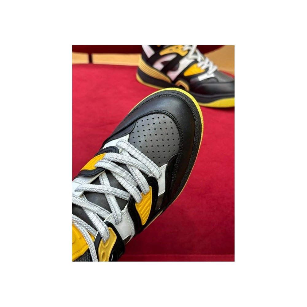 FashionStatement,GUCCI,IconicStyle,ItalianCraftsmanship,LuxuryFootwear,SNEAKER