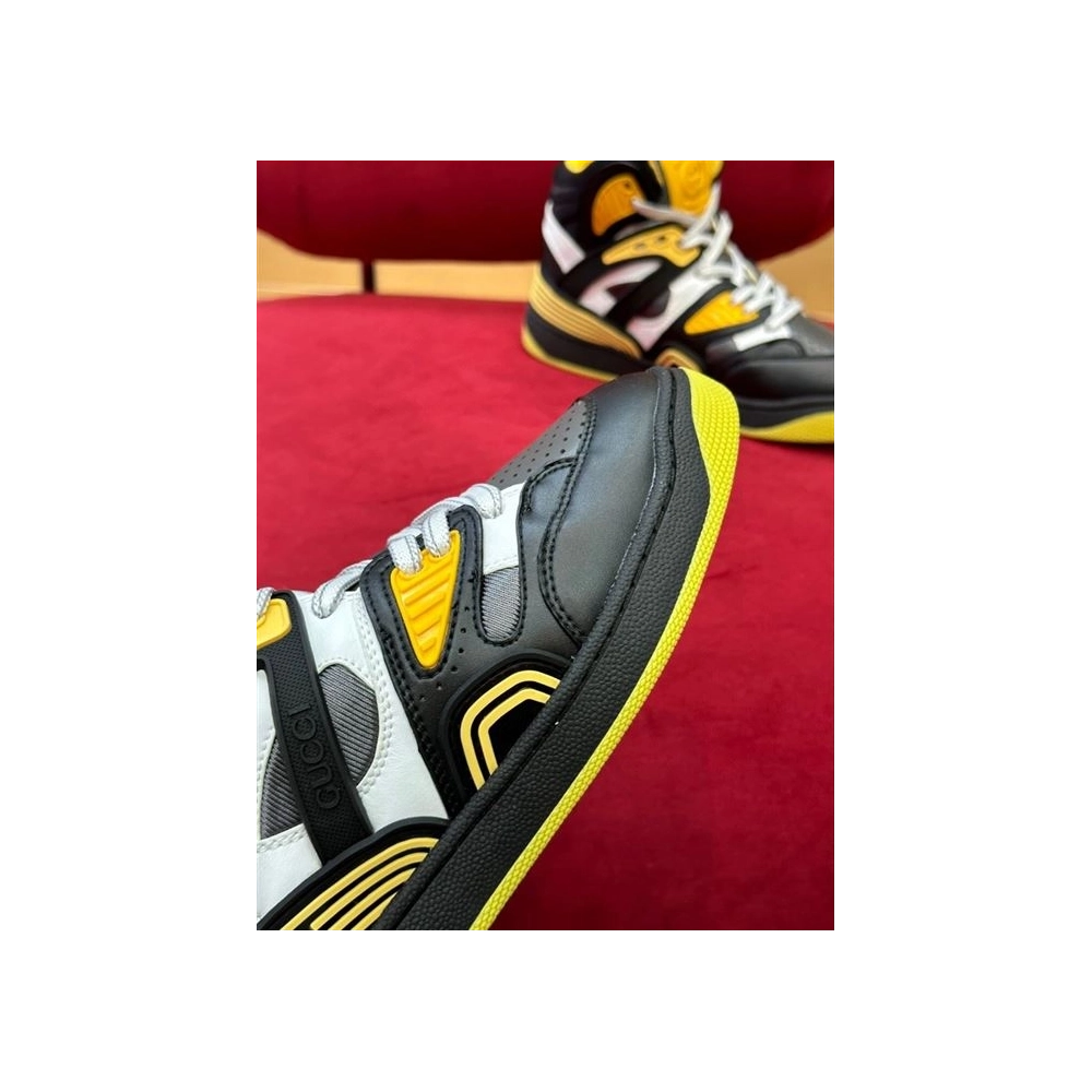 FashionStatement,GUCCI,IconicStyle,ItalianCraftsmanship,LuxuryFootwear,SNEAKER