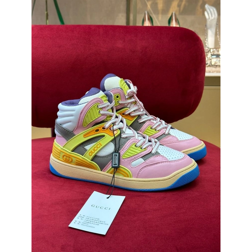 FashionStatement,GUCCI,IconicStyle,ItalianCraftsmanship,LuxuryFootwear,SNEAKER