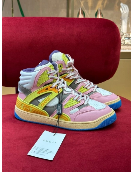 FashionStatement,GUCCI,IconicStyle,ItalianCraftsmanship,LuxuryFootwear,SNEAKER