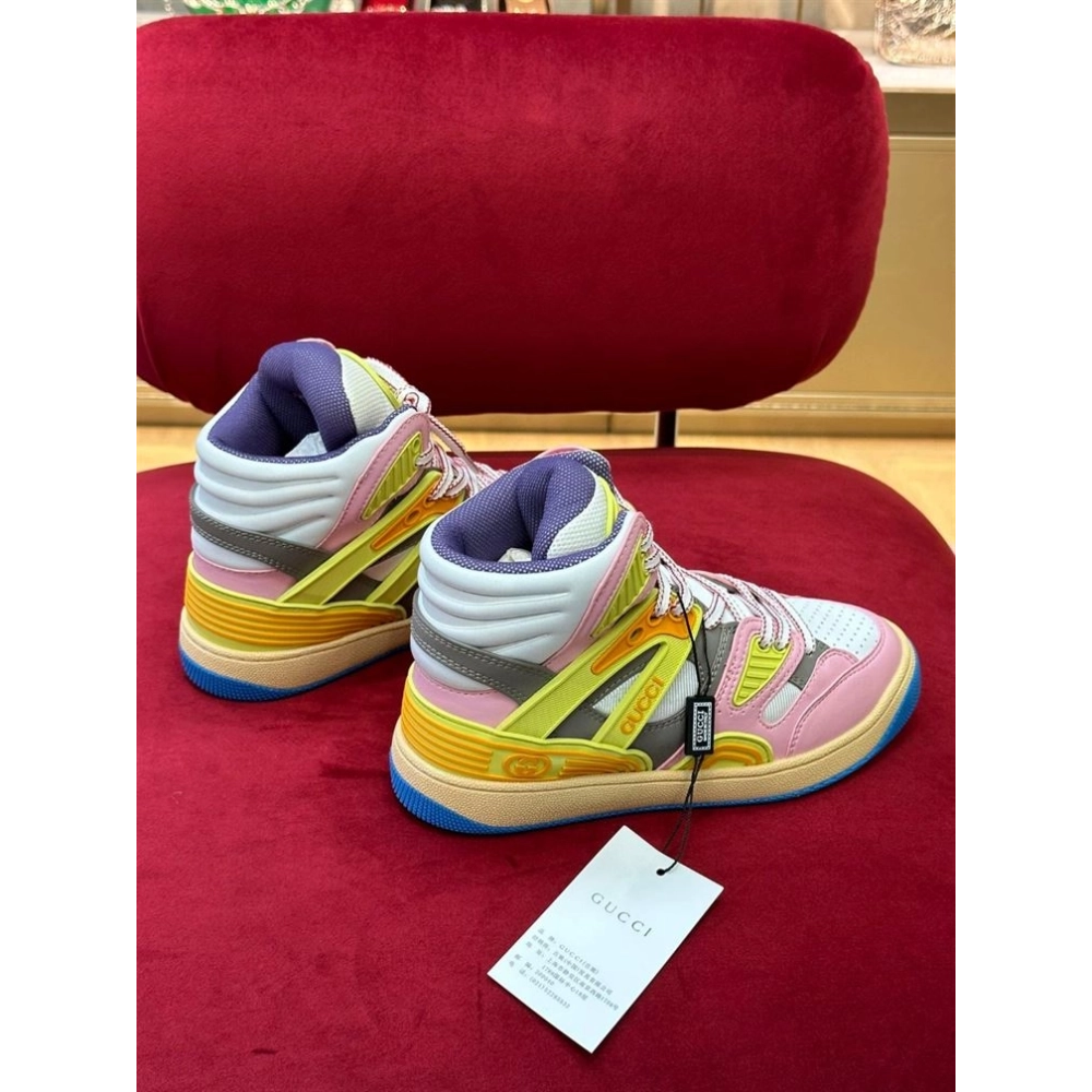 FashionStatement,GUCCI,IconicStyle,ItalianCraftsmanship,LuxuryFootwear,SNEAKER