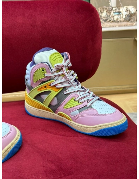 FashionStatement,GUCCI,IconicStyle,ItalianCraftsmanship,LuxuryFootwear,SNEAKER