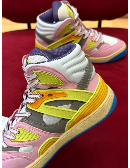 FashionStatement,GUCCI,IconicStyle,ItalianCraftsmanship,LuxuryFootwear,SNEAKER