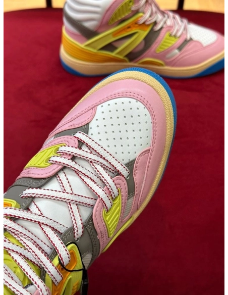 FashionStatement,GUCCI,IconicStyle,ItalianCraftsmanship,LuxuryFootwear,SNEAKER