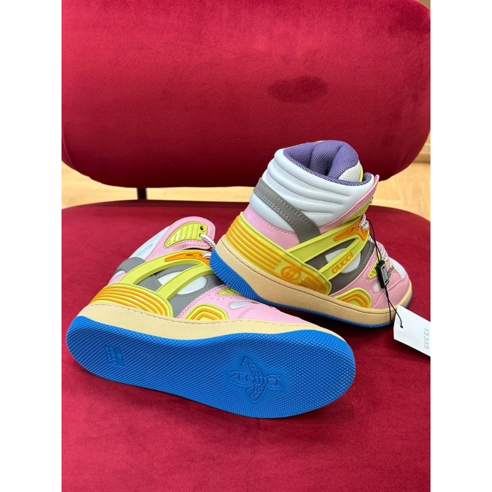 FashionStatement,GUCCI,IconicStyle,ItalianCraftsmanship,LuxuryFootwear,SNEAKER