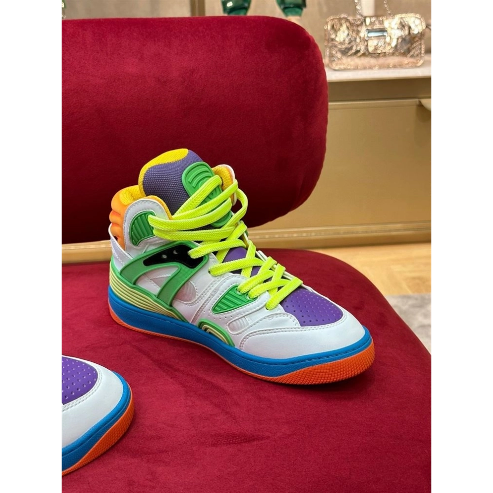 FashionStatement,GUCCI,IconicStyle,ItalianCraftsmanship,LuxuryFootwear,SNEAKER