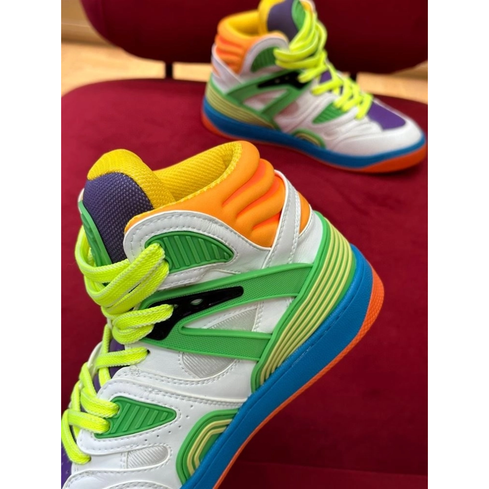 FashionStatement,GUCCI,IconicStyle,ItalianCraftsmanship,LuxuryFootwear,SNEAKER