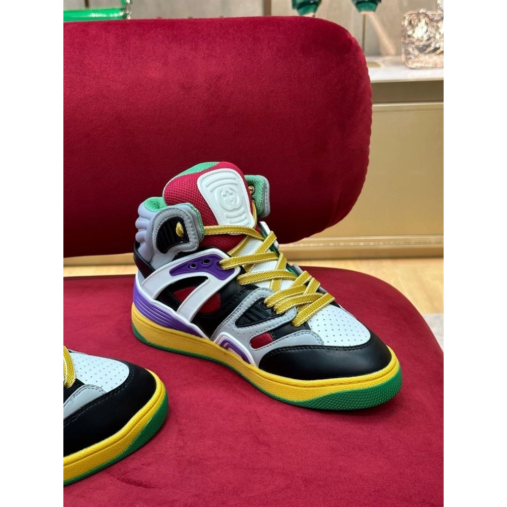 FashionStatement,GUCCI,IconicStyle,ItalianCraftsmanship,LuxuryFootwear,SNEAKER