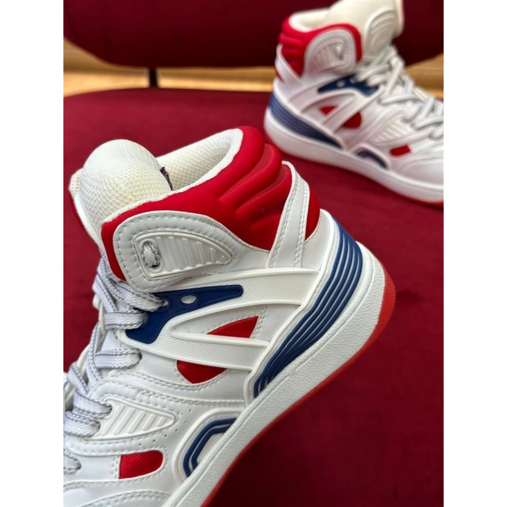 FashionStatement,GUCCI,IconicStyle,ItalianCraftsmanship,LuxuryFootwear,SNEAKER