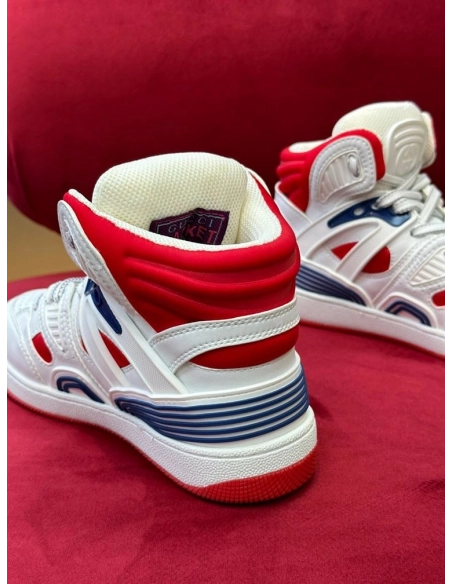 FashionStatement,GUCCI,IconicStyle,ItalianCraftsmanship,LuxuryFootwear,SNEAKER