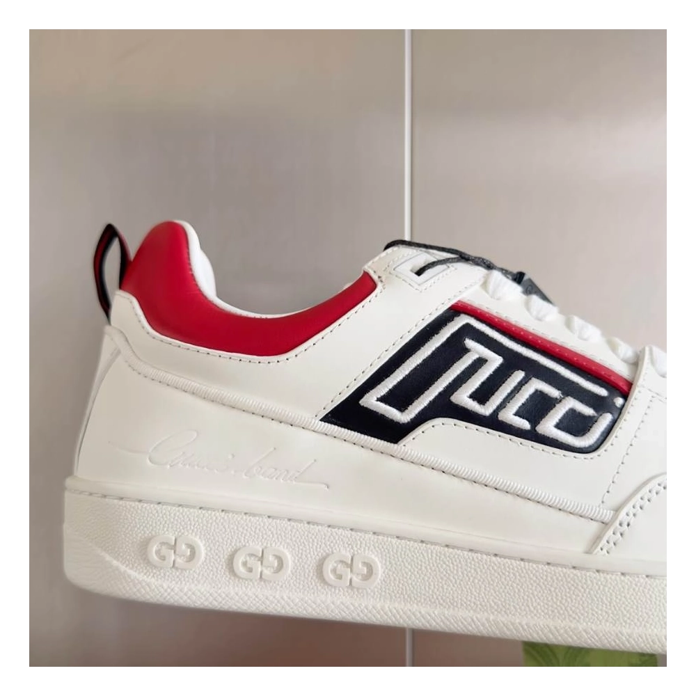 FashionStatement,GUCCI,IconicStyle,ItalianCraftsmanship,LuxuryFootwear,SNEAKER