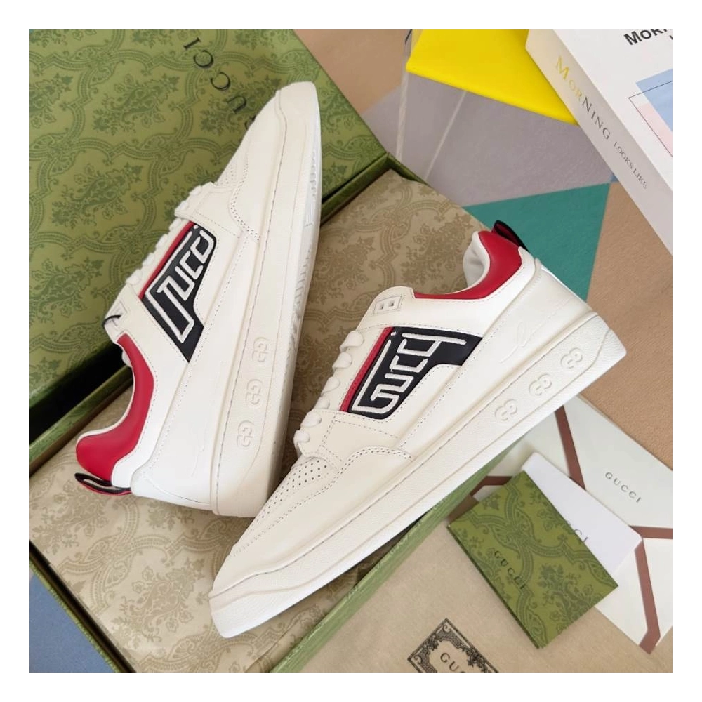 FashionStatement,GUCCI,IconicStyle,ItalianCraftsmanship,LuxuryFootwear,SNEAKER