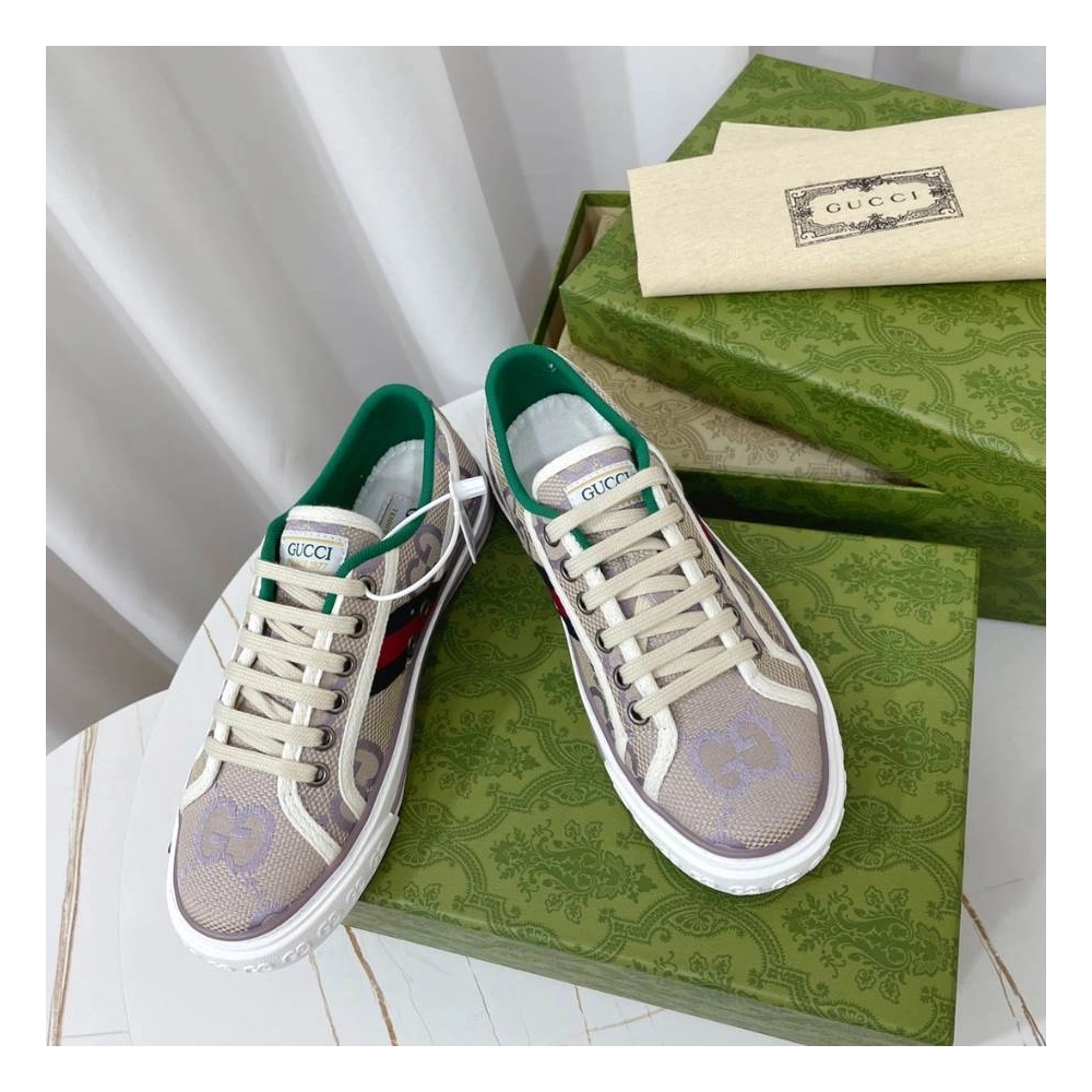 FashionStatement,GUCCI,IconicStyle,ItalianCraftsmanship,LuxuryFootwear,SNEAKER