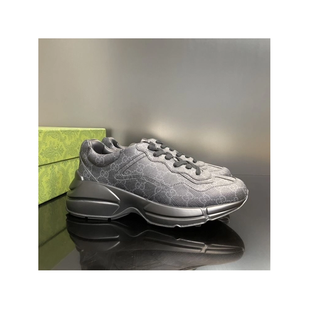 FashionStatement,GUCCI,IconicStyle,ItalianCraftsmanship,LuxuryFootwear,SNEAKER