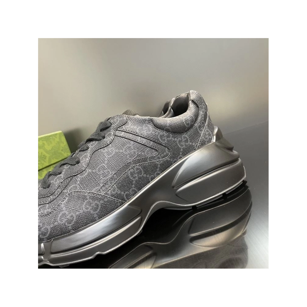 FashionStatement,GUCCI,IconicStyle,ItalianCraftsmanship,LuxuryFootwear,SNEAKER