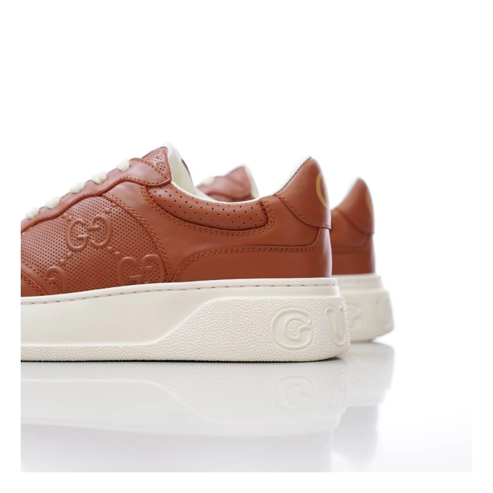 FashionStatement,GUCCI,IconicStyle,ItalianCraftsmanship,LuxuryFootwear,SNEAKER