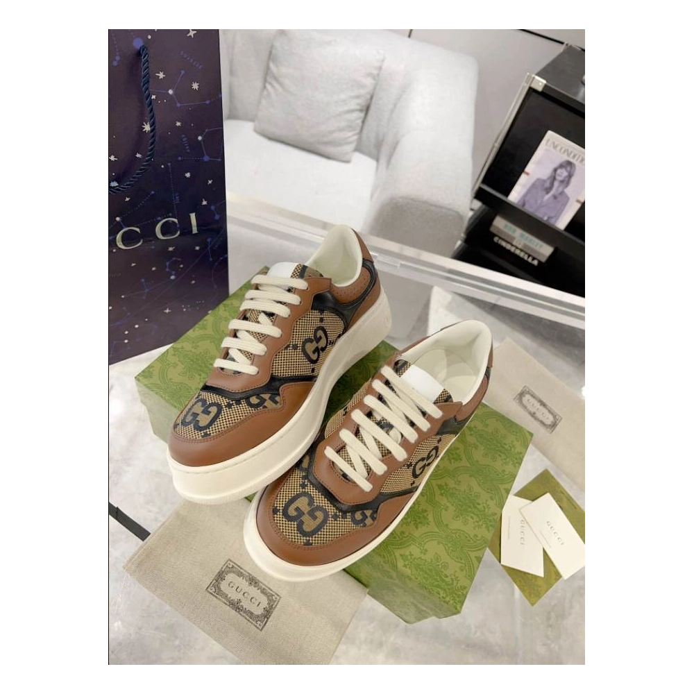 FashionStatement,GUCCI,IconicStyle,ItalianCraftsmanship,LuxuryFootwear,SNEAKER