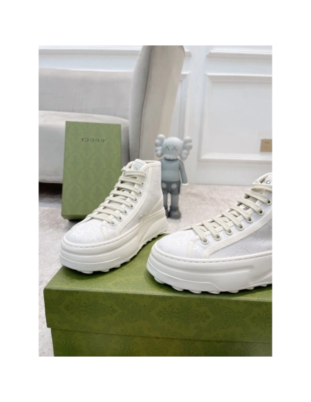 FashionStatement,GUCCI,IconicStyle,ItalianCraftsmanship,LuxuryFootwear,SNEAKER