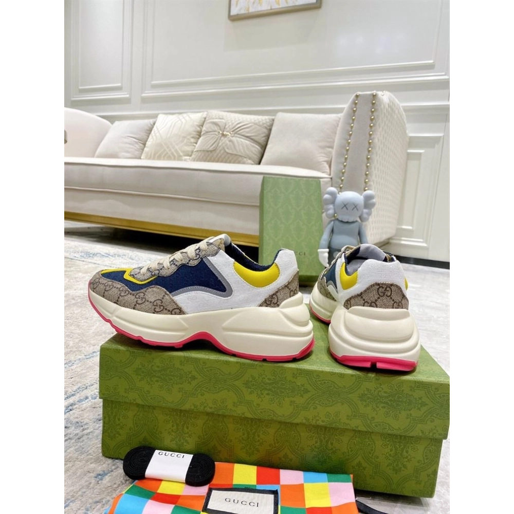 FashionStatement,GUCCI,IconicStyle,ItalianCraftsmanship,LuxuryFootwear,SNEAKER