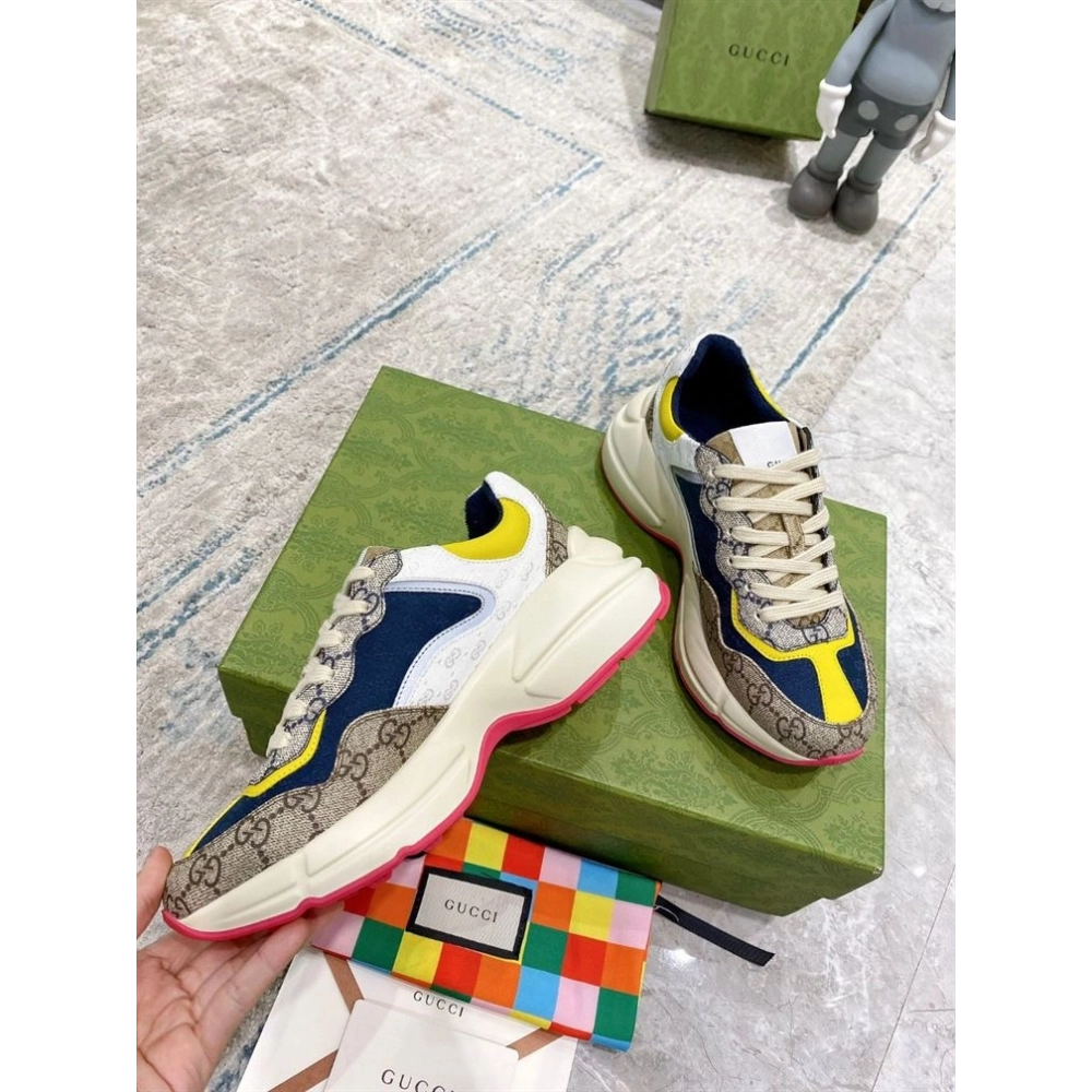 FashionStatement,GUCCI,IconicStyle,ItalianCraftsmanship,LuxuryFootwear,SNEAKER