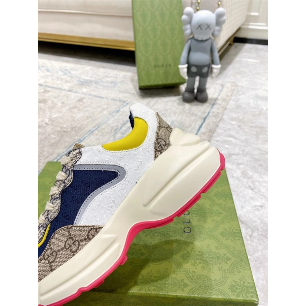 FashionStatement,GUCCI,IconicStyle,ItalianCraftsmanship,LuxuryFootwear,SNEAKER