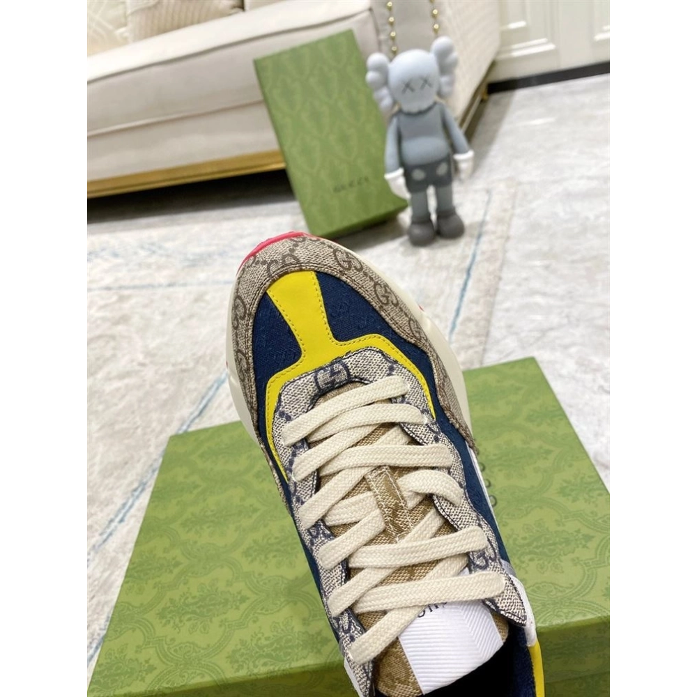 FashionStatement,GUCCI,IconicStyle,ItalianCraftsmanship,LuxuryFootwear,SNEAKER