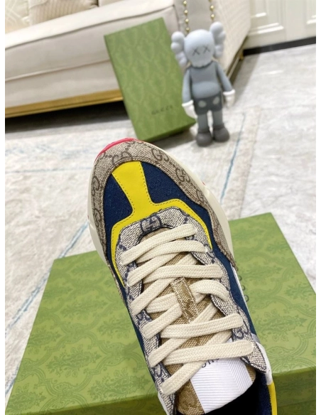 FashionStatement,GUCCI,IconicStyle,ItalianCraftsmanship,LuxuryFootwear,SNEAKER