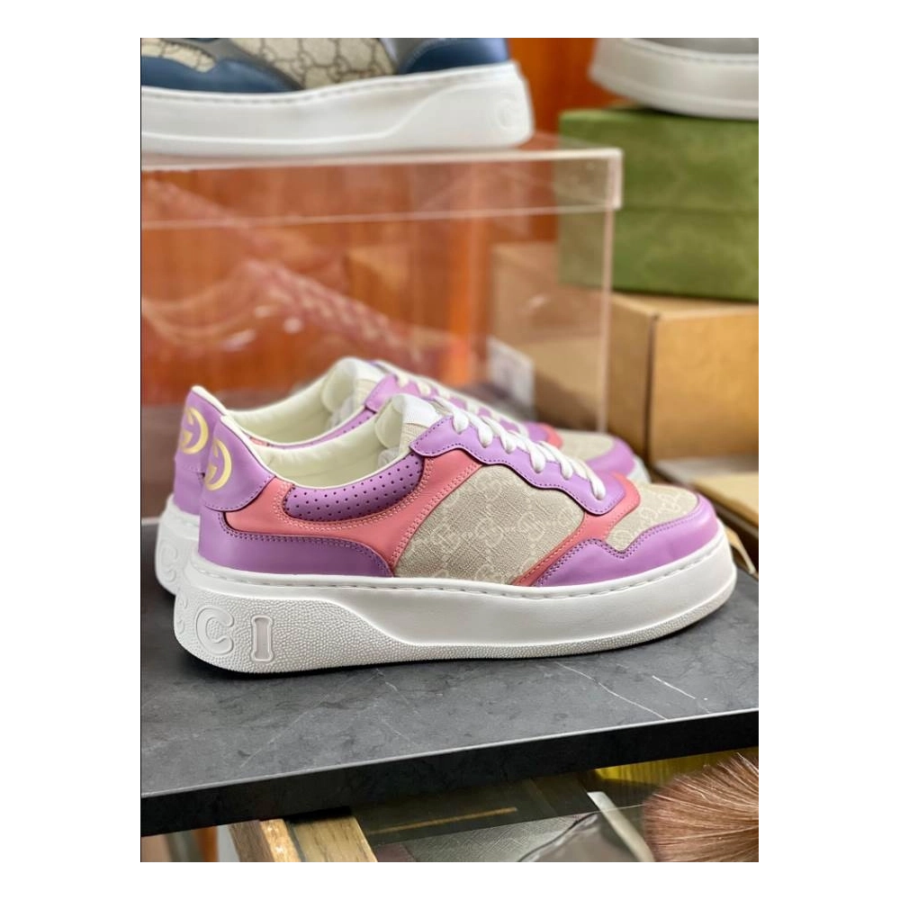 FashionStatement,GUCCI,IconicStyle,ItalianCraftsmanship,LuxuryFootwear,SNEAKER