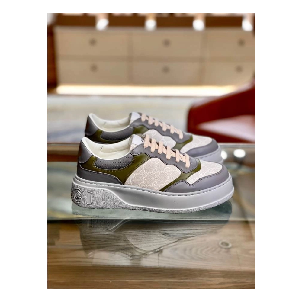 FashionStatement,GUCCI,IconicStyle,ItalianCraftsmanship,LuxuryFootwear,SNEAKER