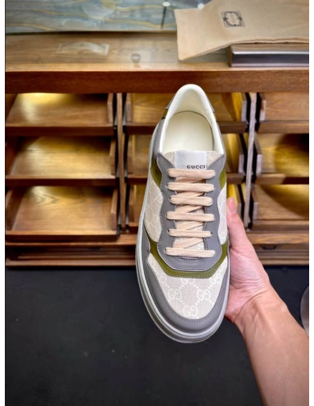 FashionStatement,GUCCI,IconicStyle,ItalianCraftsmanship,LuxuryFootwear,SNEAKER