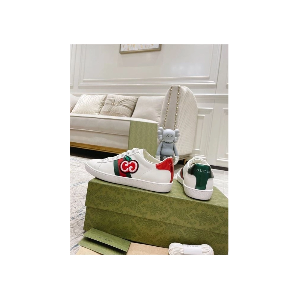 GUCCI,Lowtop,LuxuryFootwear,SNEAKER
