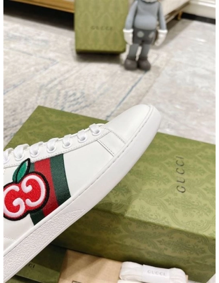 GUCCI,Lowtop,LuxuryFootwear,SNEAKER