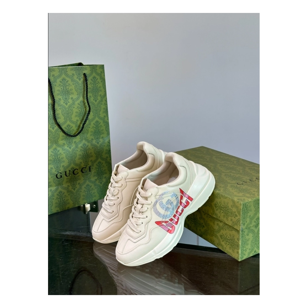 FashionStatement,GUCCI,IconicStyle,ItalianCraftsmanship,LuxuryFootwear,SNEAKER