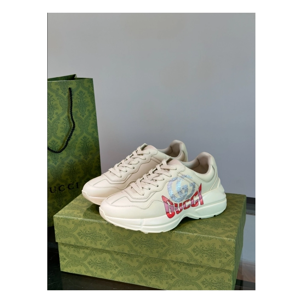 FashionStatement,GUCCI,IconicStyle,ItalianCraftsmanship,LuxuryFootwear,SNEAKER