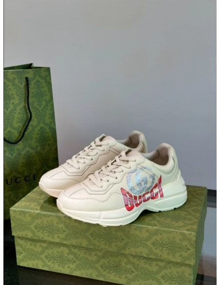 FashionStatement,GUCCI,IconicStyle,ItalianCraftsmanship,LuxuryFootwear,SNEAKER