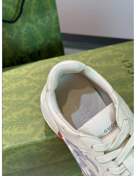 FashionStatement,GUCCI,IconicStyle,ItalianCraftsmanship,LuxuryFootwear,SNEAKER