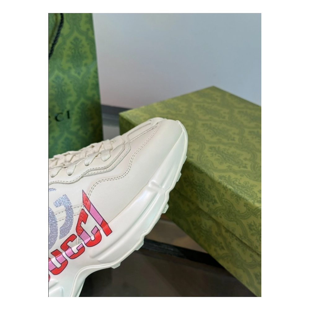 FashionStatement,GUCCI,IconicStyle,ItalianCraftsmanship,LuxuryFootwear,SNEAKER